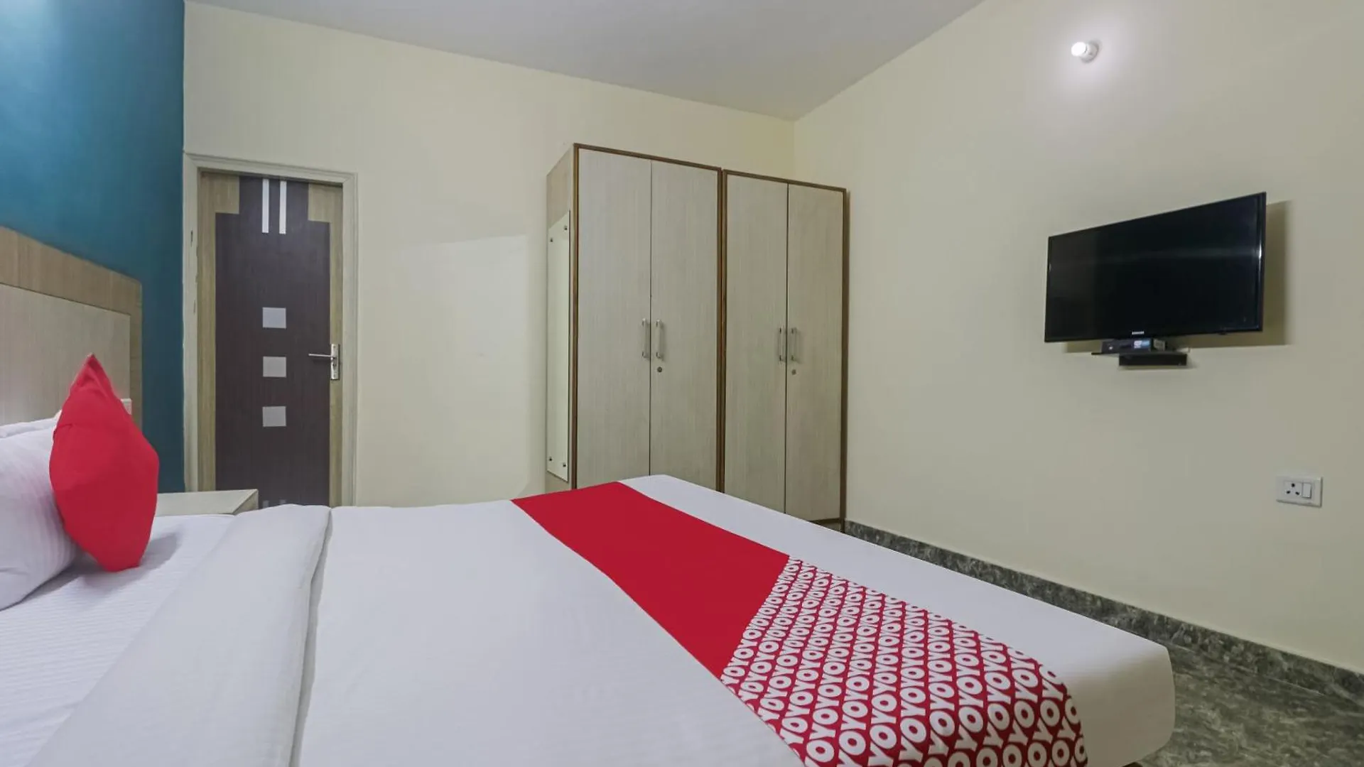 גורגאון Capital O Crown Inn Near Appu Ghar מלון
